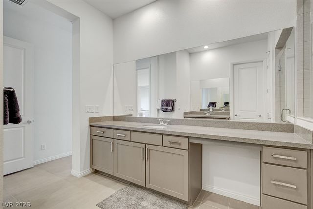 6684 Regency Stone Way, Las Vegas, NV 89148