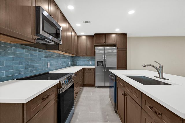 811 Sara Rose Street, Houston, TX 77018