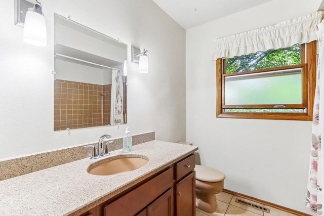 N40W32786 Wildwood LANE, Nashotah, WI 53058