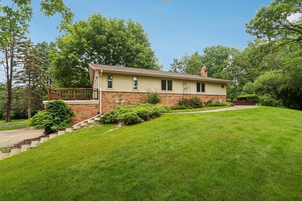 N40W32786 Wildwood LANE, Nashotah, WI 53058