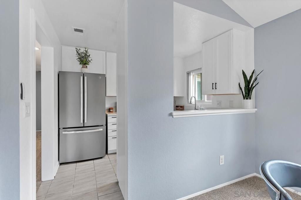 Image 13 of property listing at 11235 Avenida De Los Lobos C, San Diego, CA 92128