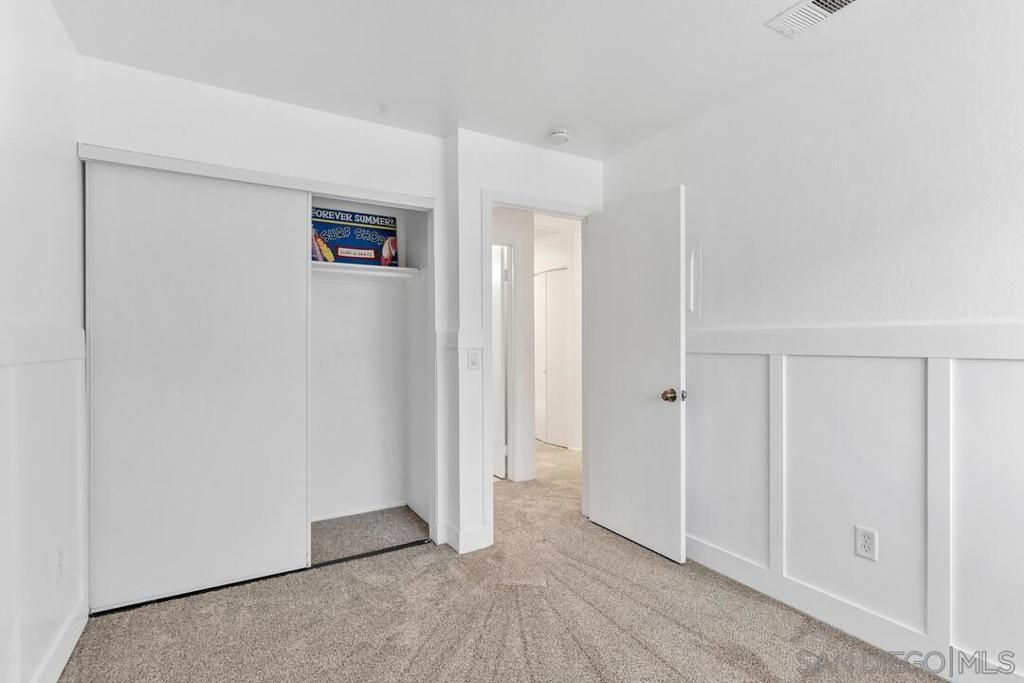 Image 18 of property listing at 11235 Avenida De Los Lobos C, San Diego, CA 92128