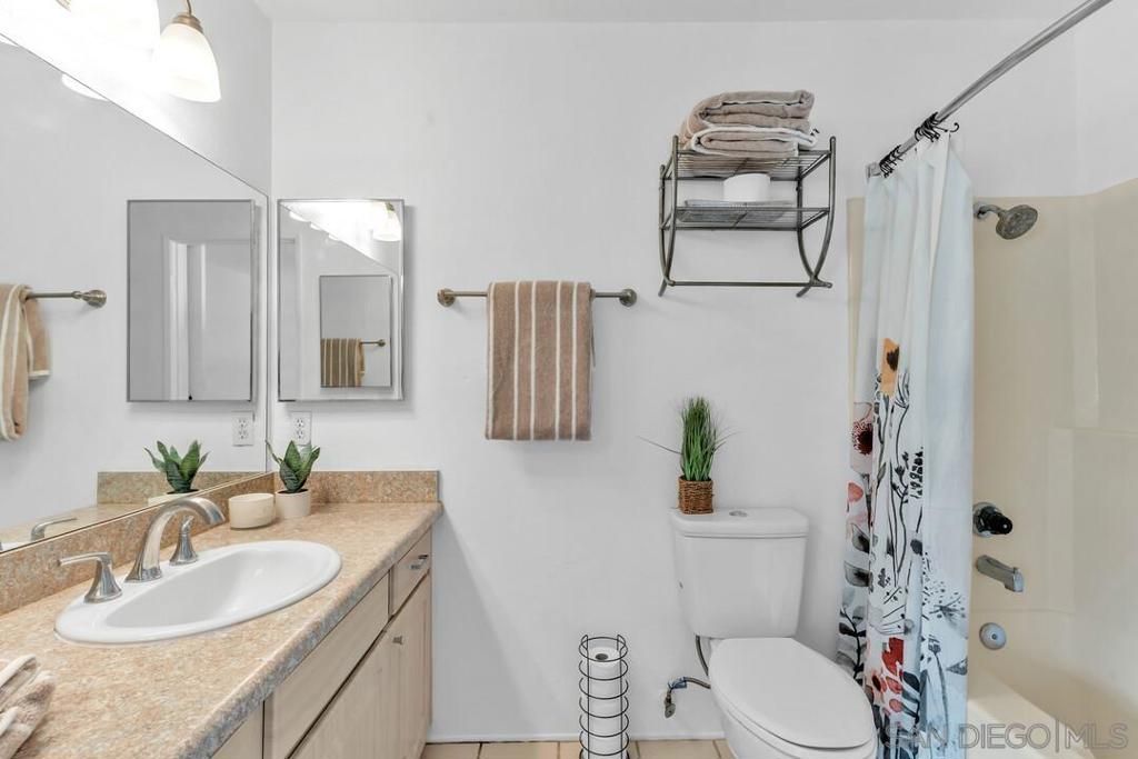 Image 22 of property listing at 11235 Avenida De Los Lobos C, San Diego, CA 92128
