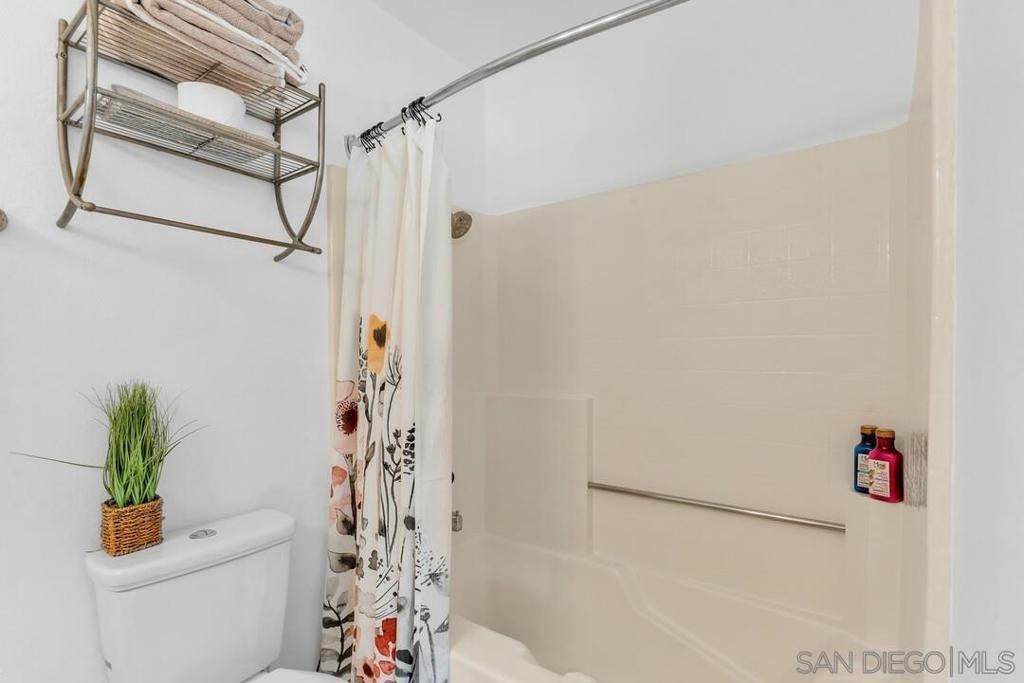Image 23 of property listing at 11235 Avenida De Los Lobos C, San Diego, CA 92128