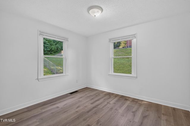 1569 Valley Drive, Bristol, TN 37620