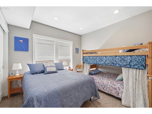 120 N 3RD Ave, Rockaway Beach, OR 97136