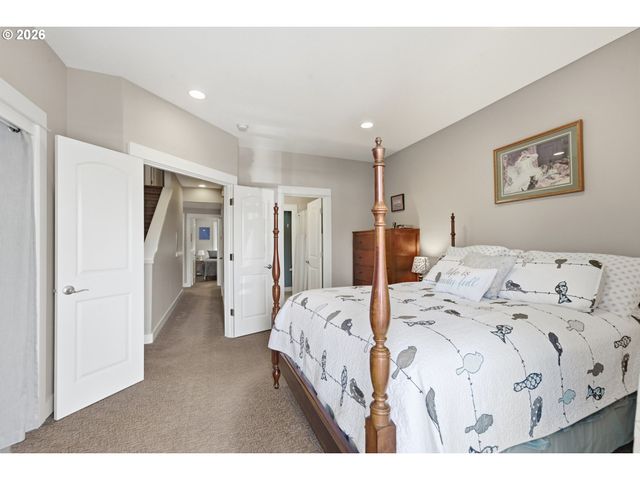 120 N 3RD Ave, Rockaway Beach, OR 97136