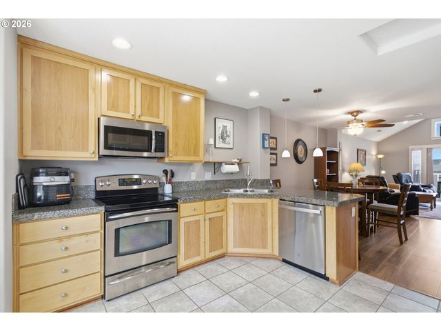 120 N 3RD Ave, Rockaway Beach, OR 97136