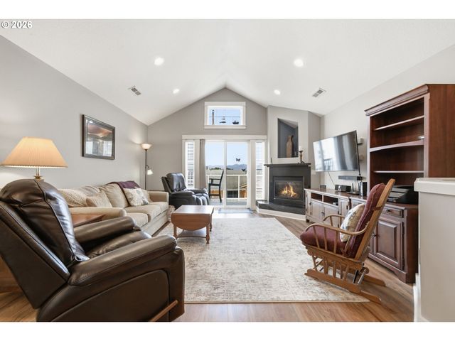 120 N 3RD Ave, Rockaway Beach, OR 97136