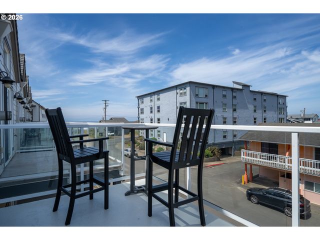 120 N 3RD Ave, Rockaway Beach, OR 97136
