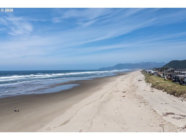 120 N 3RD Ave, Rockaway Beach, OR 97136