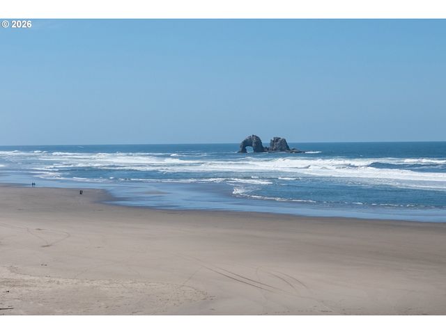 120 N 3RD Ave, Rockaway Beach, OR 97136