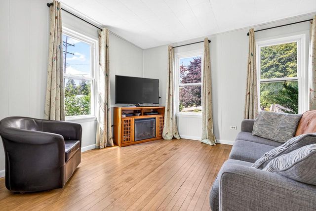 824 S WEIMAR STREET, Appleton, WI 54915