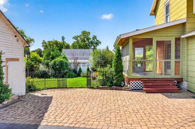 824 S WEIMAR STREET, Appleton, WI 54915