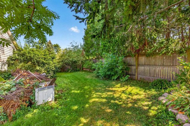 824 S WEIMAR STREET, Appleton, WI 54915