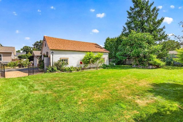 824 S WEIMAR STREET, Appleton, WI 54915