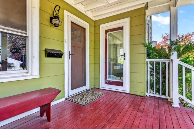 824 S WEIMAR STREET, Appleton, WI 54915