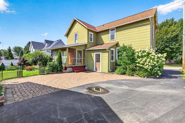 824 S WEIMAR STREET, Appleton, WI 54915
