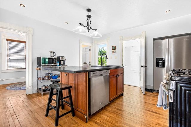 824 S WEIMAR STREET, Appleton, WI 54915