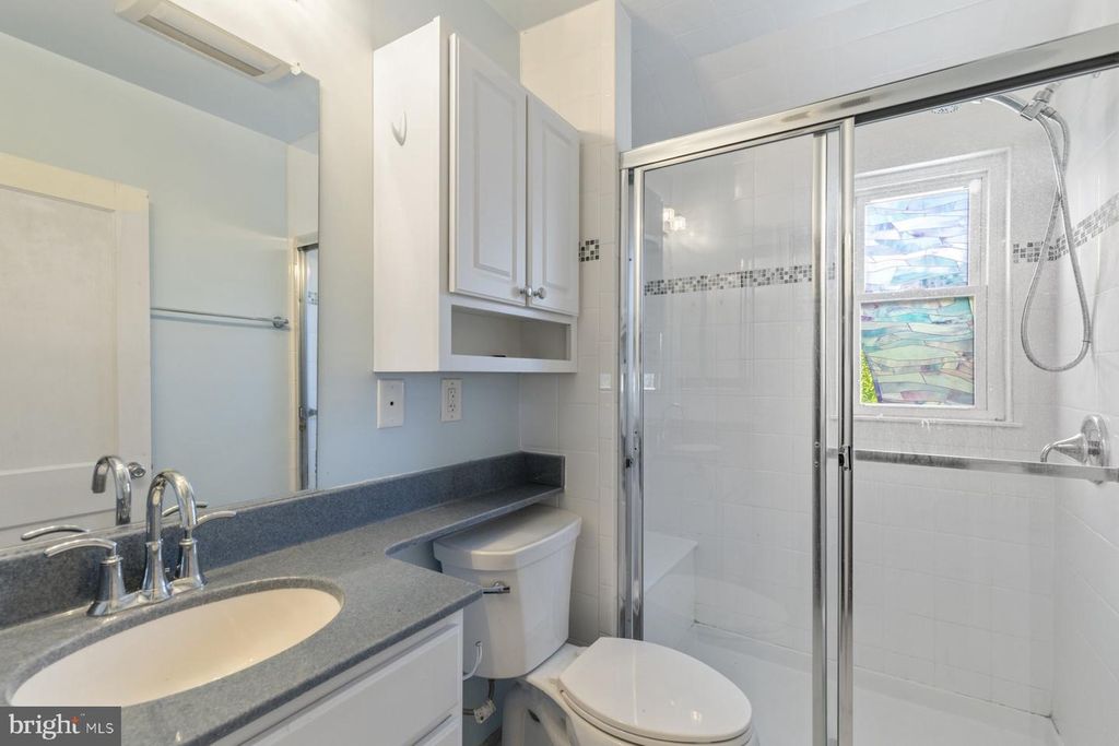 Image 15 of property listing at 8530 OAKLEIGH RD, Parkville, MD 21234