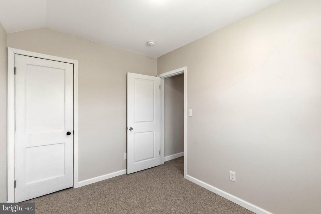 Image 17 of property listing at 8530 OAKLEIGH RD, Parkville, MD 21234