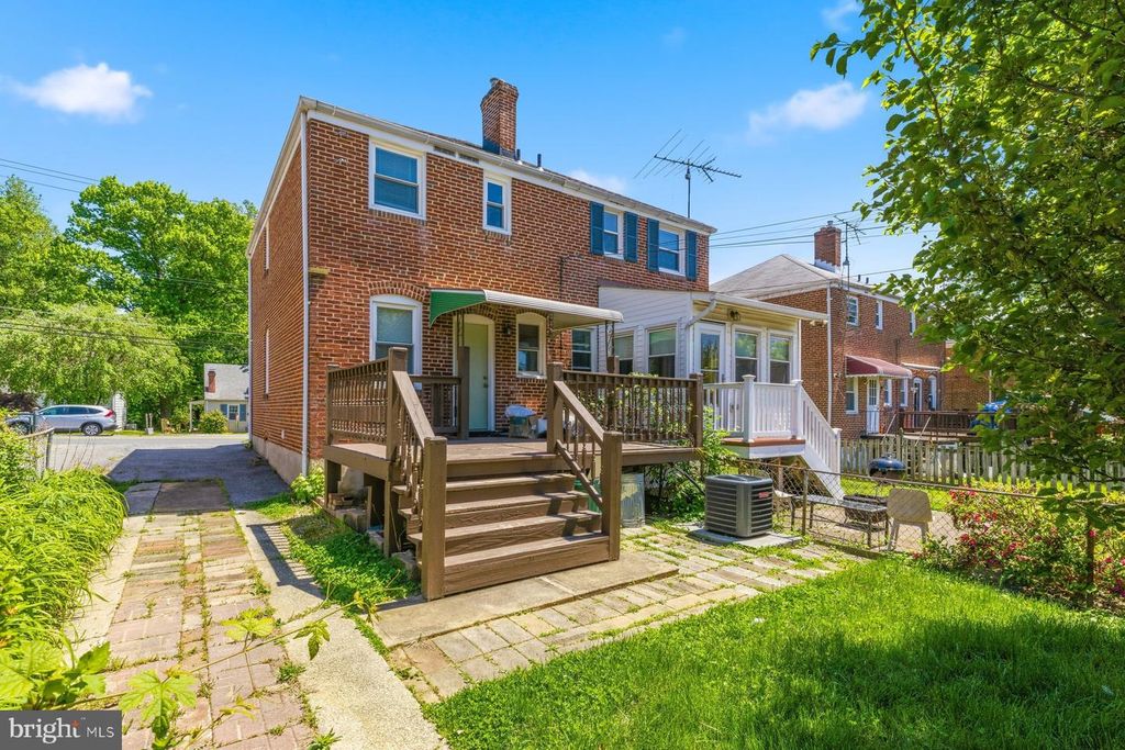 Image 18 of property listing at 8530 OAKLEIGH RD, Parkville, MD 21234