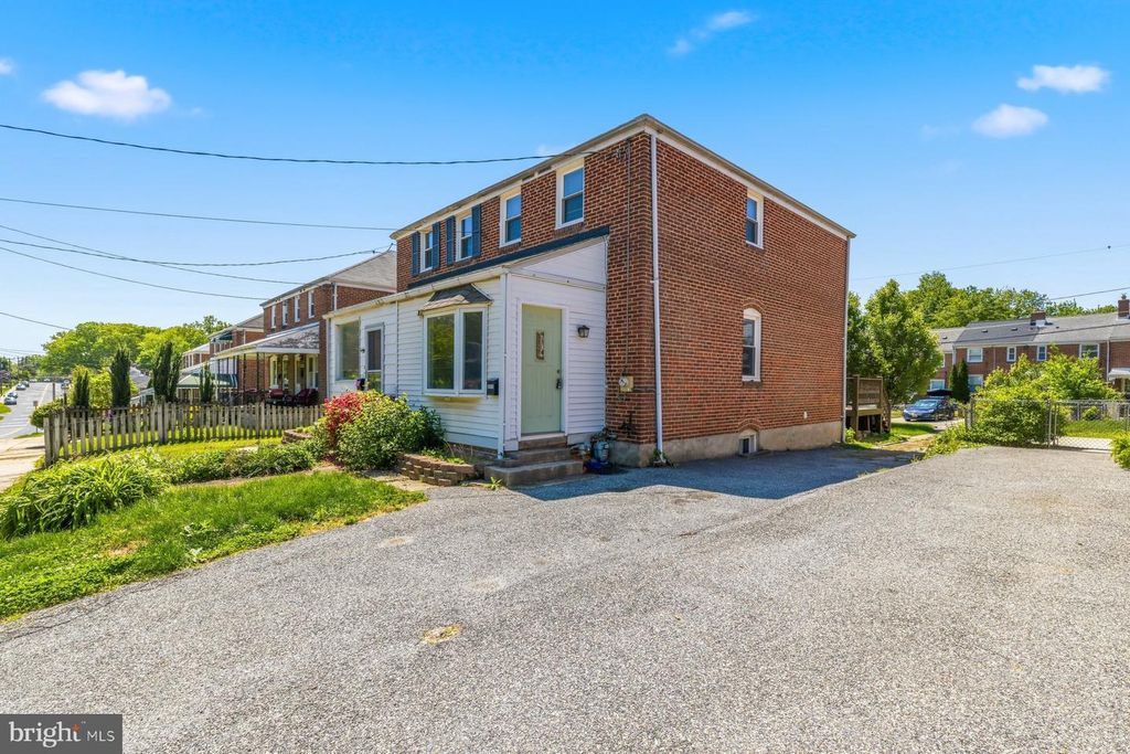 Image 2 of property listing at 8530 OAKLEIGH RD, Parkville, MD 21234