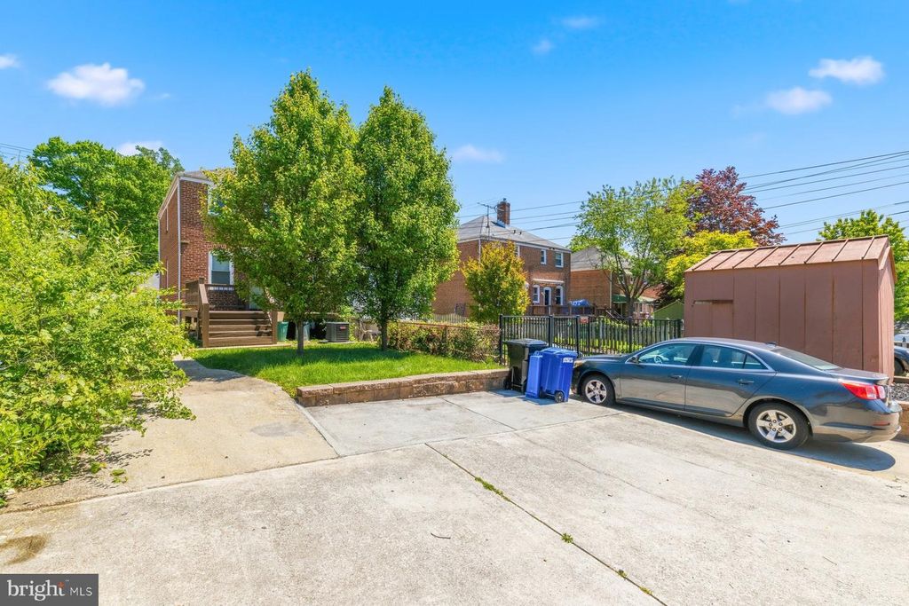 Image 21 of property listing at 8530 OAKLEIGH RD, Parkville, MD 21234