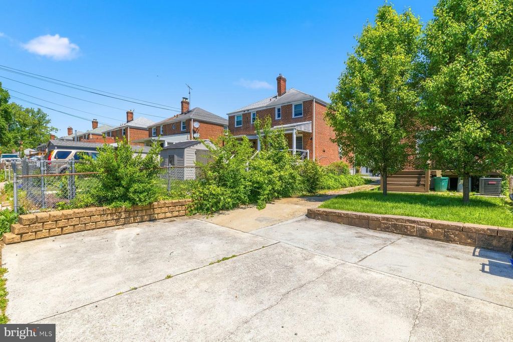Image 22 of property listing at 8530 OAKLEIGH RD, Parkville, MD 21234