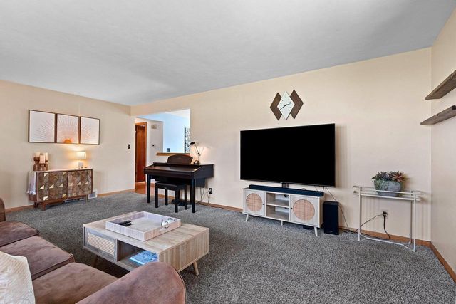 142 W PECKHAM STREET, Neenah, WI 54956