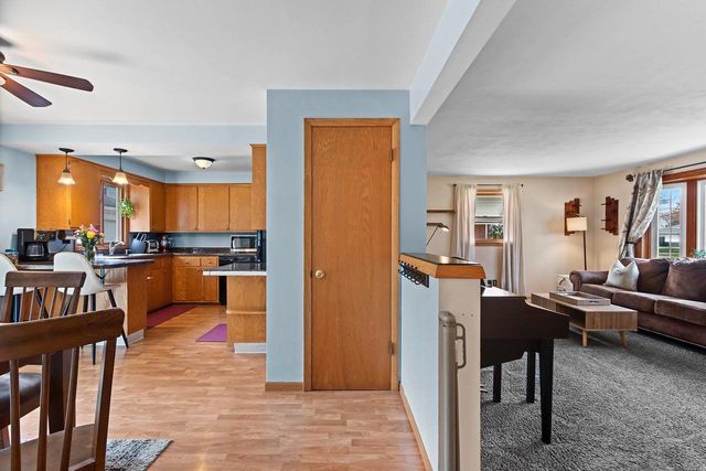 142 W PECKHAM STREET, Neenah, WI 54956