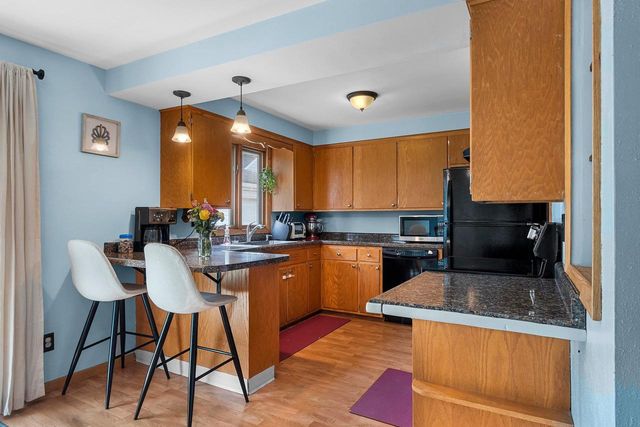 142 W PECKHAM STREET, Neenah, WI 54956