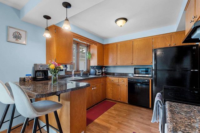 142 W PECKHAM STREET, Neenah, WI 54956
