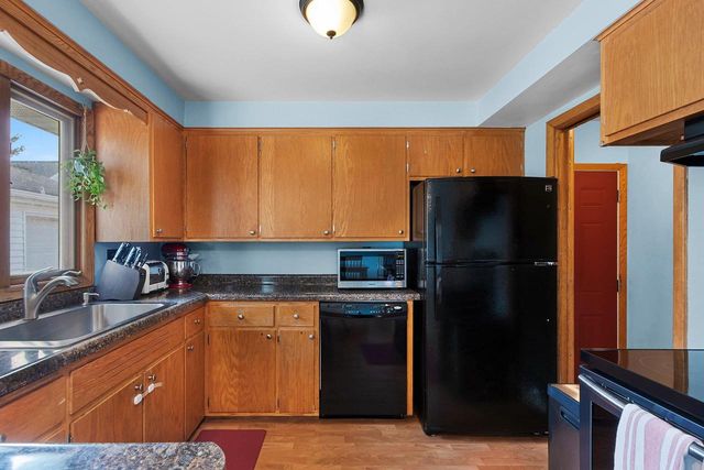 142 W PECKHAM STREET, Neenah, WI 54956