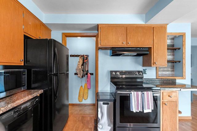 142 W PECKHAM STREET, Neenah, WI 54956