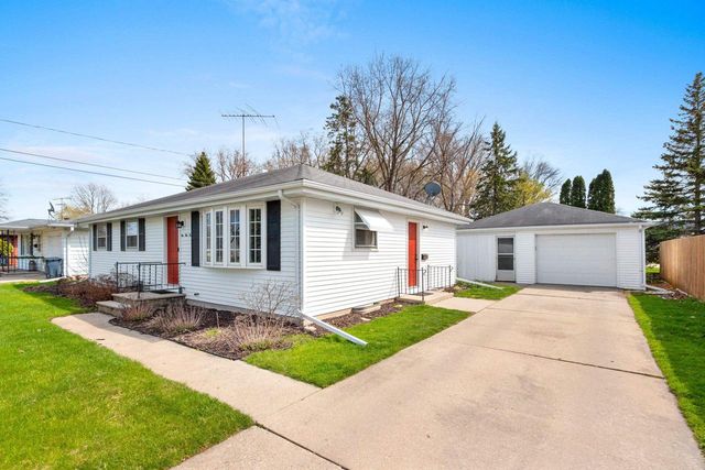 142 W PECKHAM STREET, Neenah, WI 54956