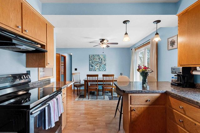142 W PECKHAM STREET, Neenah, WI 54956