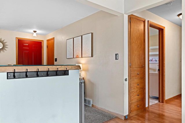 142 W PECKHAM STREET, Neenah, WI 54956