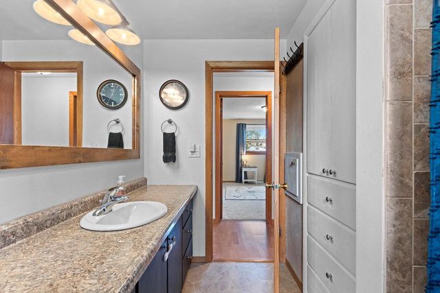 142 W PECKHAM STREET, Neenah, WI 54956