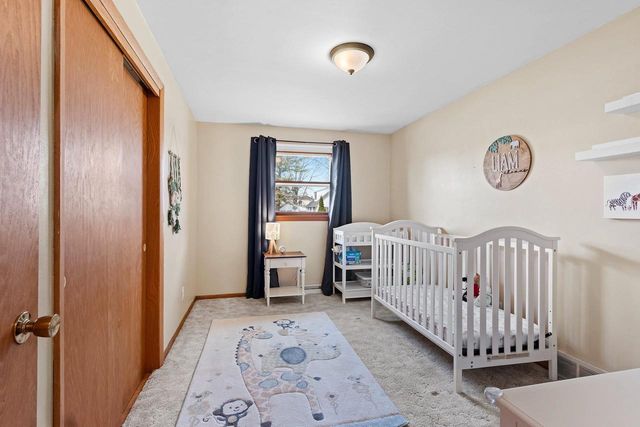 142 W PECKHAM STREET, Neenah, WI 54956
