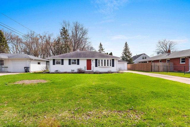 142 W PECKHAM STREET, Neenah, WI 54956
