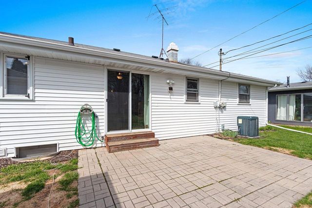 142 W PECKHAM STREET, Neenah, WI 54956