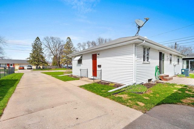 142 W PECKHAM STREET, Neenah, WI 54956