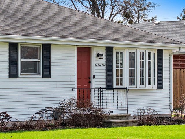 142 W PECKHAM STREET, Neenah, WI 54956
