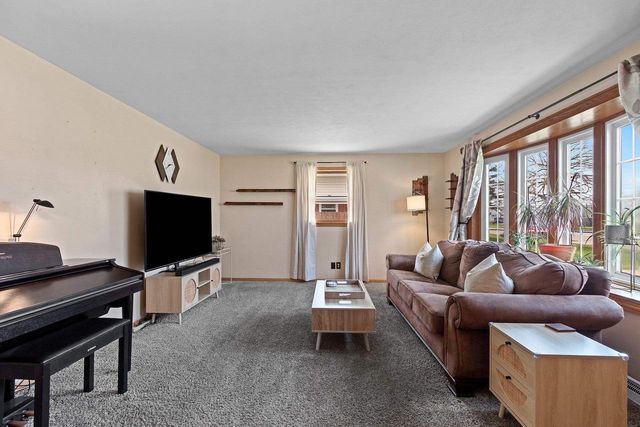 142 W PECKHAM STREET, Neenah, WI 54956