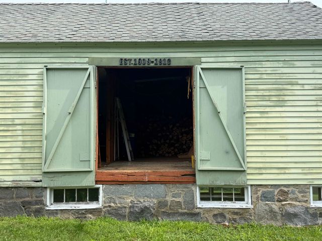 128 North Road, Sandown, NH 03873