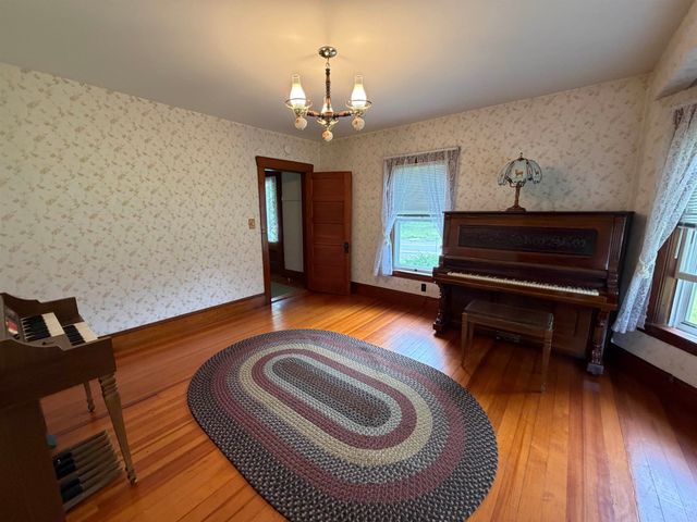 128 North Road, Sandown, NH 03873