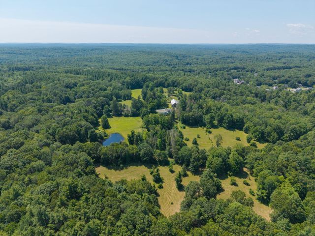 128 North Road, Sandown, NH 03873