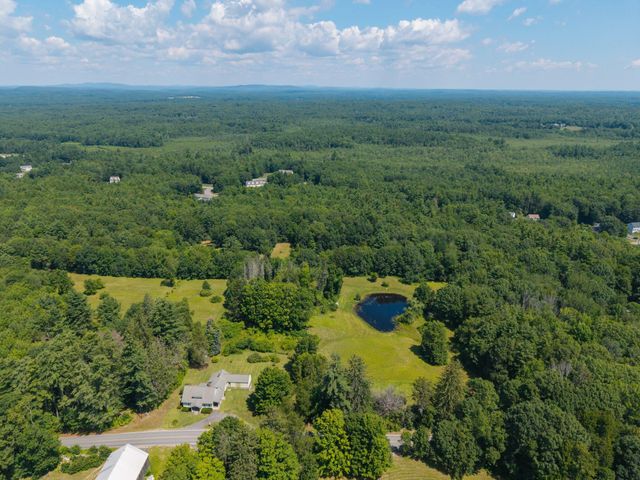 128 North Road, Sandown, NH 03873