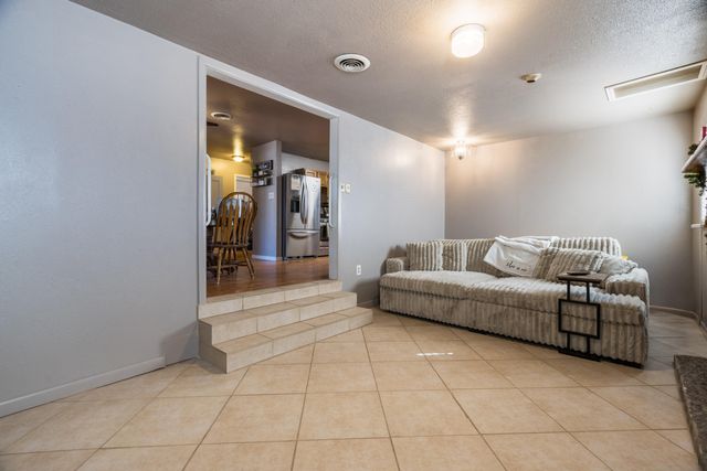 5 Cactus Drive, Los Lunas, NM 87031